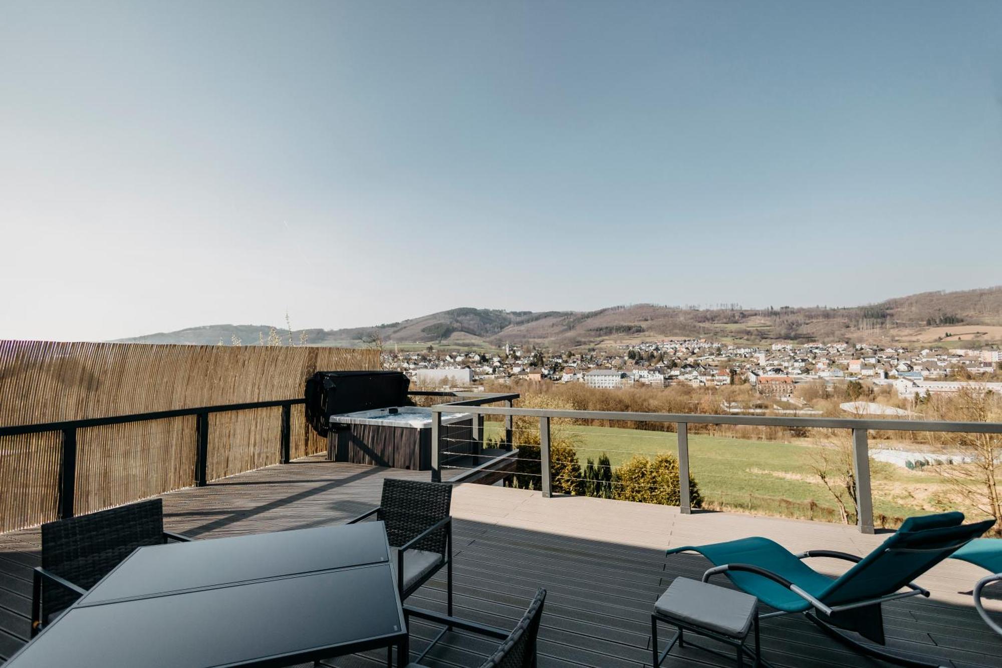 Traumwohnung Mit Sauna, Whirlpool & Wunderschoener Aussicht Plettenberg Eksteriør bilde